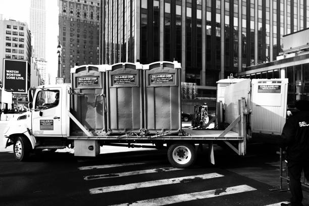 Best Portable toilet rental cost  in Almont, MI